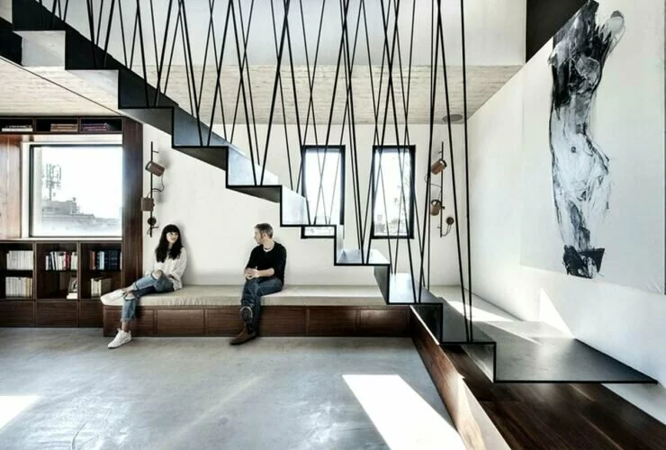 Graphical Décor for Sleek Compact Penthouse